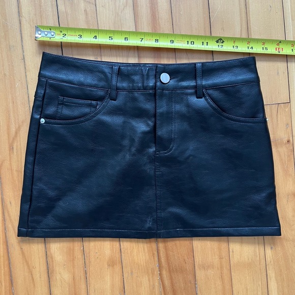 Edikted Black Faux Leather Mini Skirt XS Vegan Leather 5-Pocket Moto Style - Picture 5 of 11